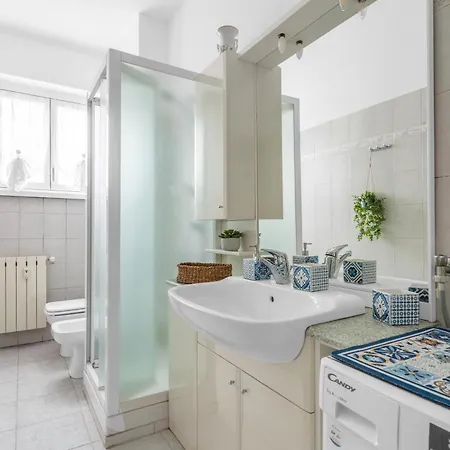 Apartment Casa Sibilla - Balcony Apartment, 7min Linate & Arena, Fast Wifi *