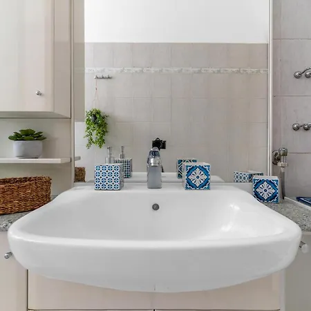 Casa Sibilla - Balcony Apartment, 7min Linate & Arena, Fast Wifi Mailand