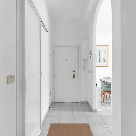 Casa Sibilla - Balcony Apartment, 7min Linate & Arena, Fast Wifi